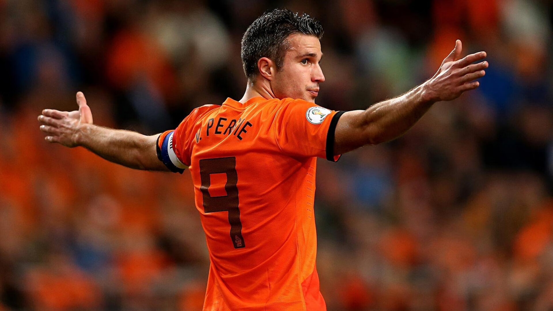 《多平台联动直播：打造全景式的电竞观看体验》，多屏直播互动的平台